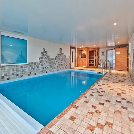 Prázdninový dům Tasteful With Private Pool, Cleaning Included