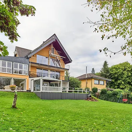 Tasteful With Private Pool, Cleaning Included Casa de Férias Hellenthal